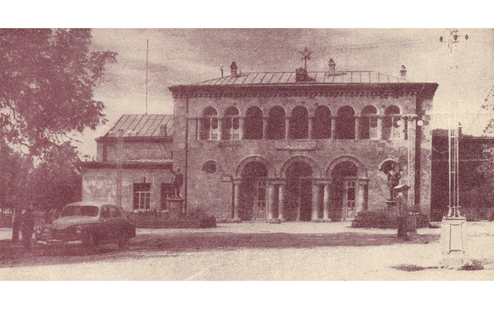 Դվինի ակումբը (լուսանկարը «Հայաստանի գյուղական բնակավայրերի ճարտարապետությունը» գրքից (Ս. Մնացականյան, Երևան, 1956))