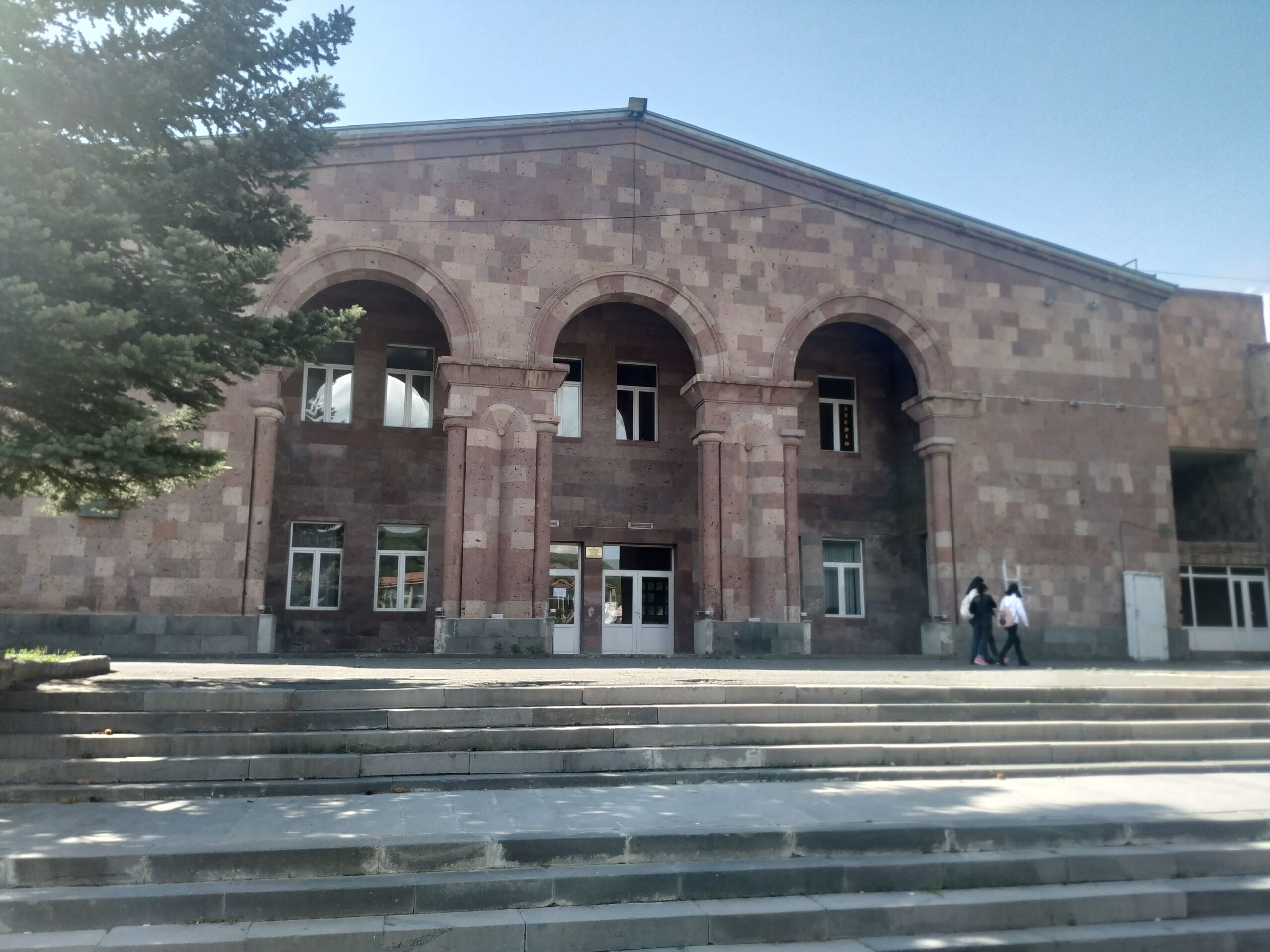 Չարենցավանի ակումբի շենքը (այժմ՝ Կ. Դեմիրճյանի անվան մշակույթի տուն)