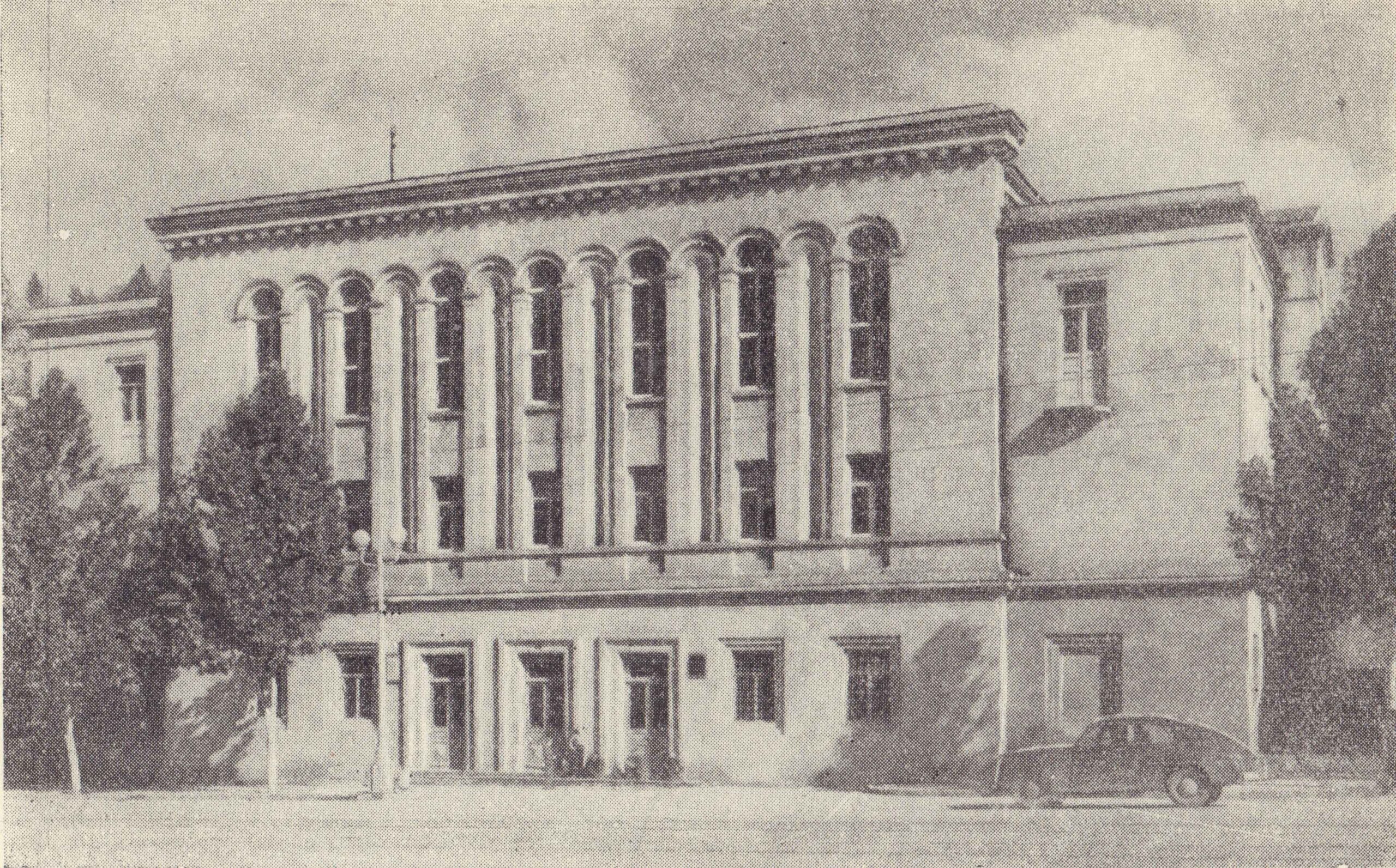 «Архитектура Советской Армении» գրքում (Երևան, 1955) տպագրված շենքի լուսանկարը