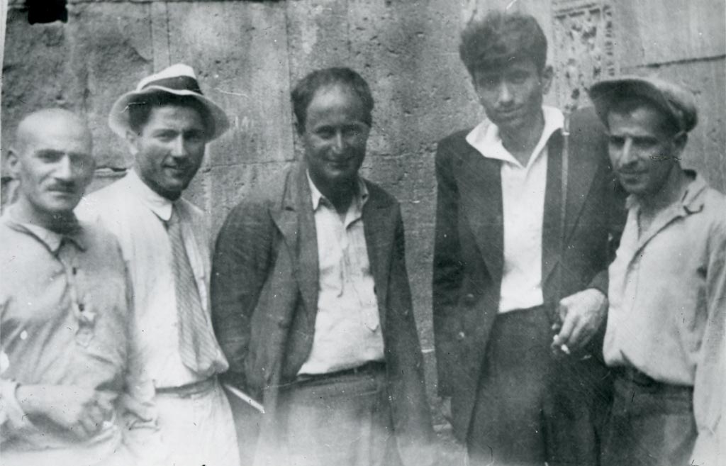 Ձախից աջ՝ Ռաֆայել Իսրայելյան, Տիրան Մարության, Հրաչյա Քոչար, Սոս Մանուկյան (թերևս 1950-ական թթ. կեսեր)