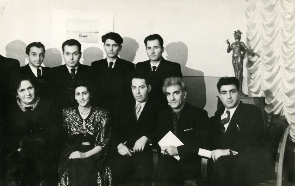Լուսանկար 2 (անունները տես բացատրագրի մեջ) - խորհրդահայ մշակույթի երիտասարդ գործիչները (Երևան, Արվեստի աշխատողների տուն, 1948 թ. դեկտեմբերի 4)
