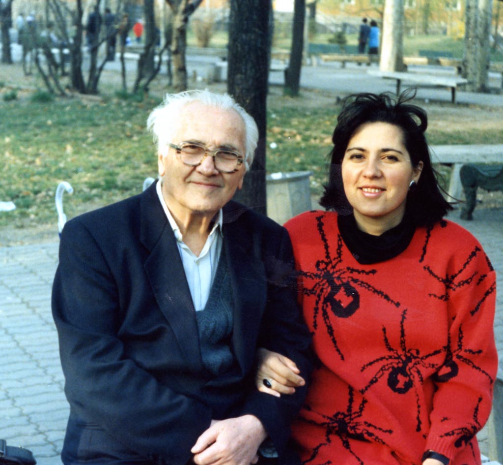 Դստեր՝ Տաթևիկի հետ (Երևան, 1990 թ.)